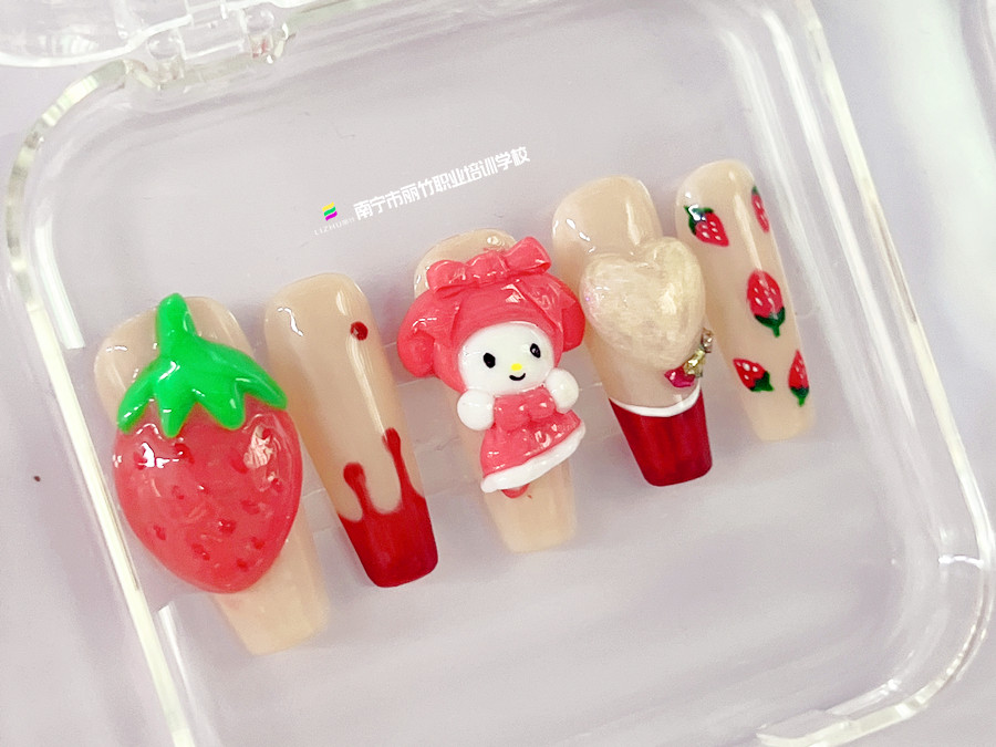 雕花卡通美甲，南寧美甲進(jìn)修培訓(xùn)作品