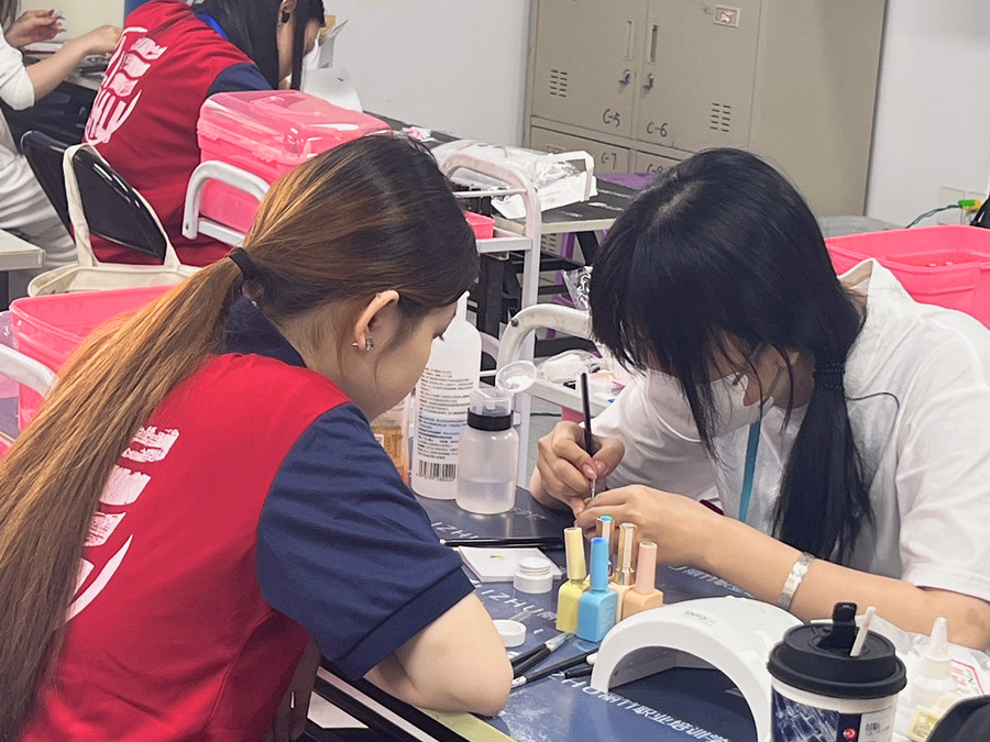 南寧美甲學(xué)習(xí)：零基礎(chǔ)學(xué)美甲無(wú),從下手？