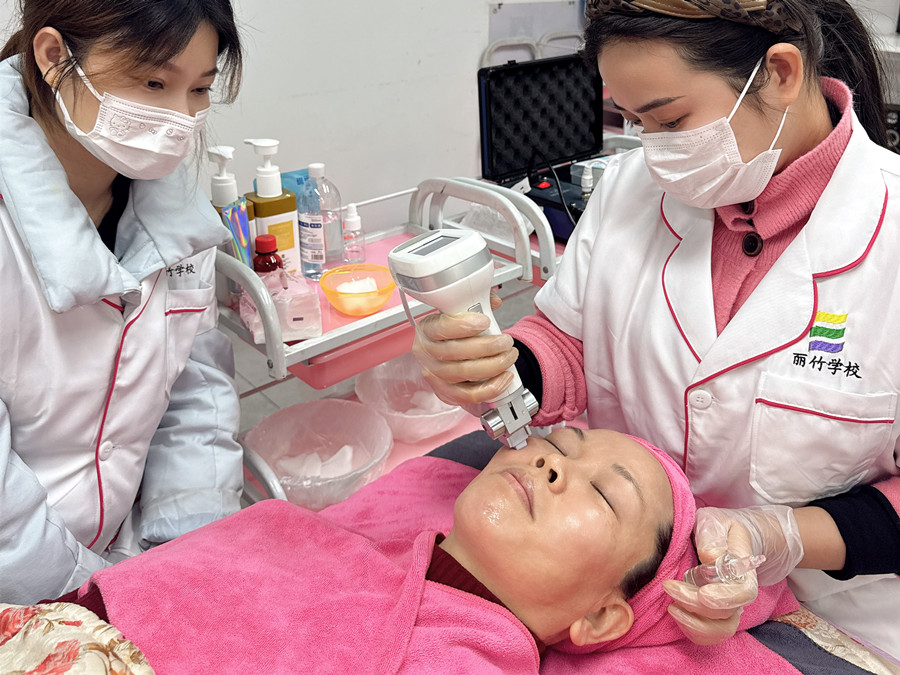 操作水光的步驟關(guān)鍵，南寧皮膚管理培訓(xùn)